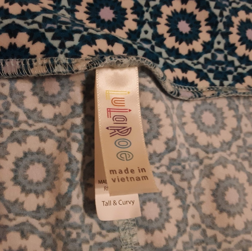 Lularoe Leggings. (Top is listed separately but ma
